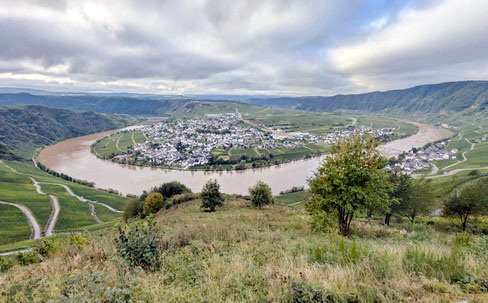 der Hjørundfjord bei Ålesund, eine wunderschöne Landschaft der Hjørundfjord bei Ålesund, eine wunderschöne Landschaft